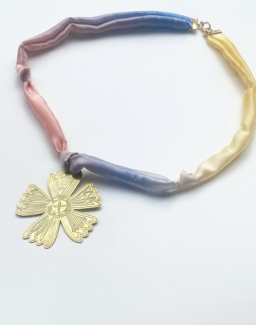 Collier Fleur 21 COLLIER ombre claire