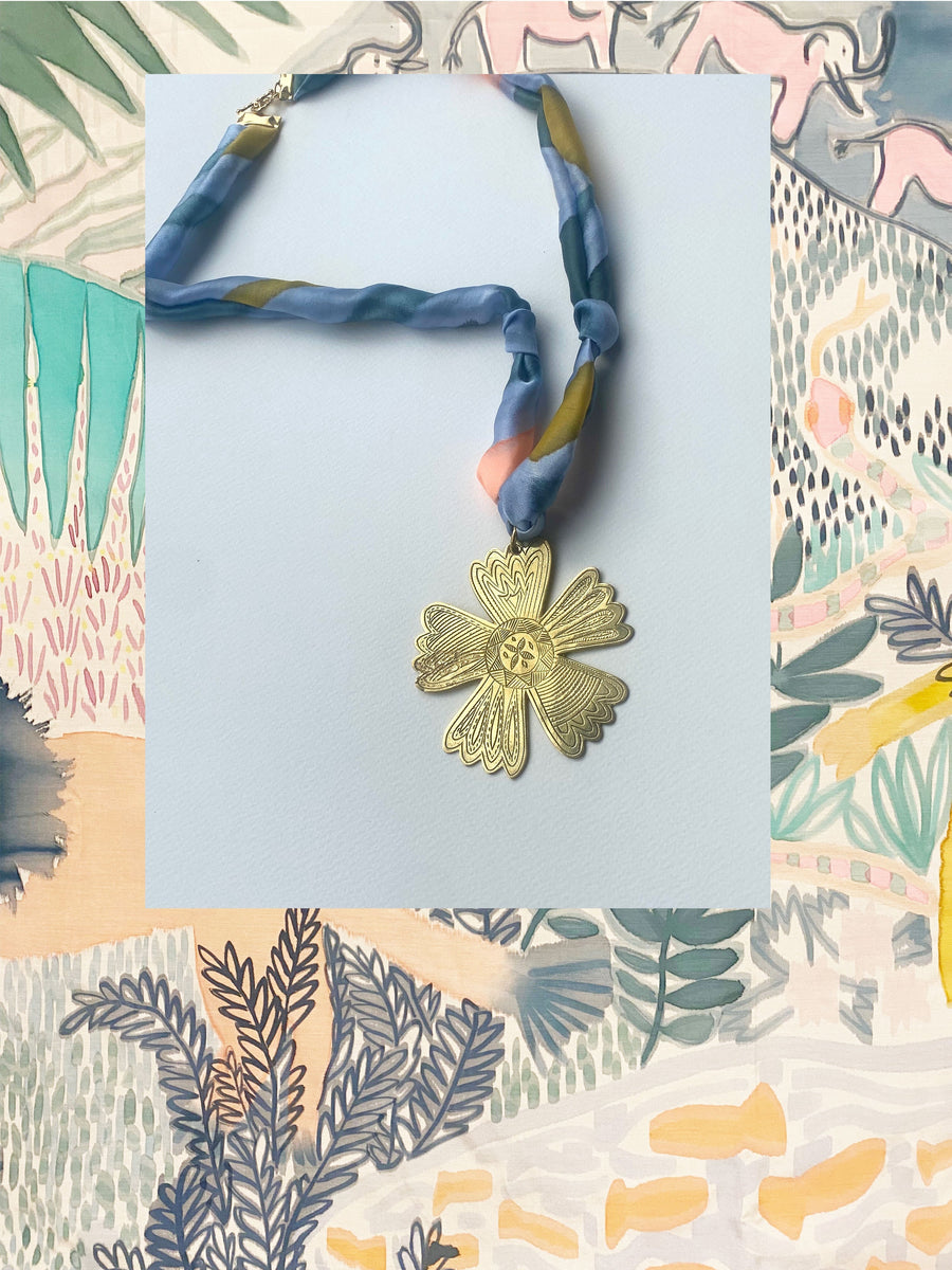 Collier Fleur 5 COLLIER ombre claire