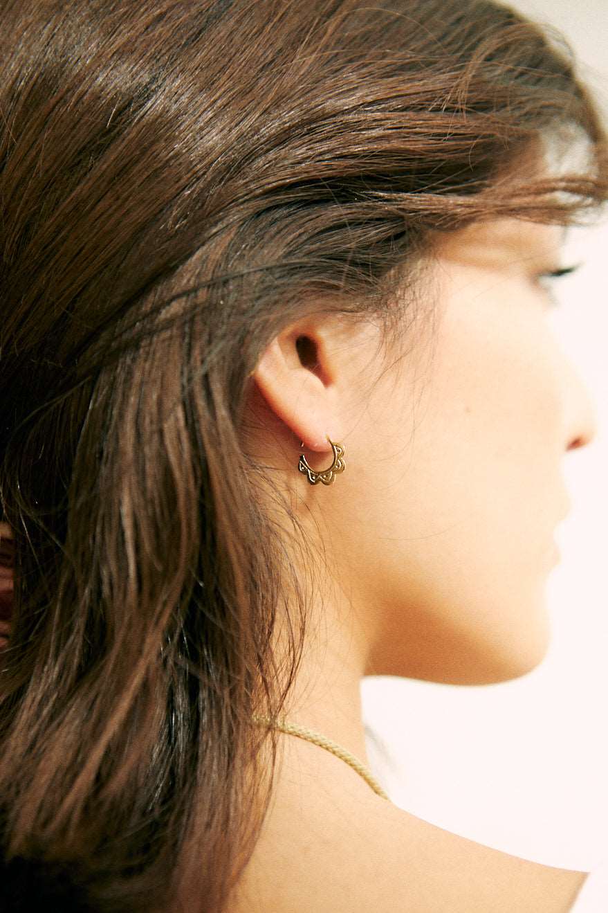 Créoles mini tchatchat BOUCLES D'OREILLES ombre claire 